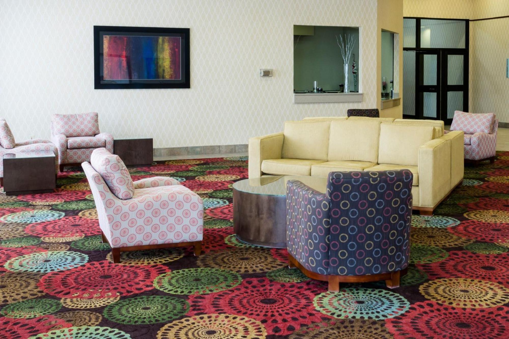Holiday Inn Express Big Rapids By Ihg Екстериор снимка